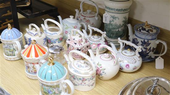 Thirteen collectors ceramic teapots, including examples by Sadler, Wedgwood, Coalport, etc.